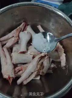 Make Homemade safe pepper claws step 1