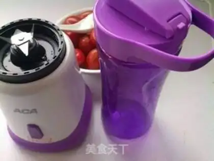 Make Summer drinks, iced tomato juice step 0
