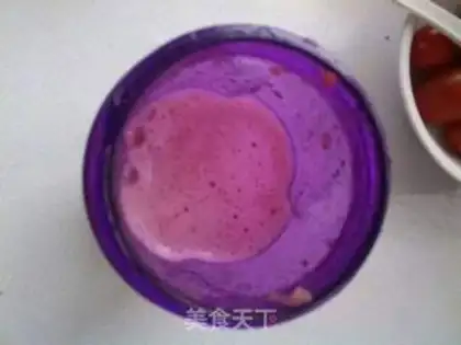Make Summer drinks, iced tomato juice step 1