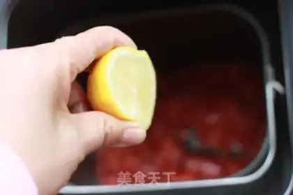 Make Strawberry sauce step 6
