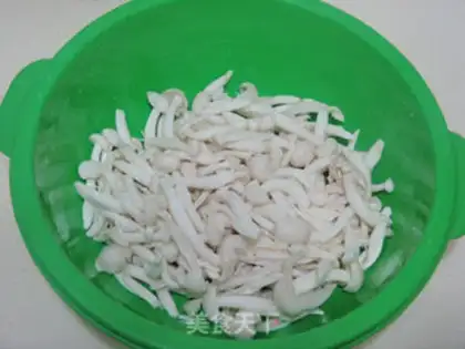 Make Crab-flavored chicken soup step 3