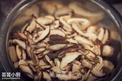 Make Butter mushroom soup step 1
