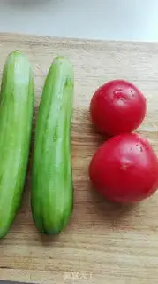 Make Cucumber tomato salad step 0