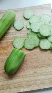 Make Cucumber tomato salad step 1