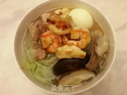 Make Pork bone soup, seafood noodles step 3