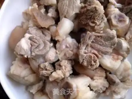 Make The feet of the five peanuts step 1