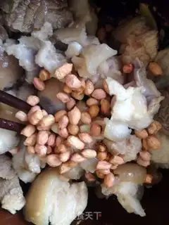 Make The feet of the five peanuts step 8