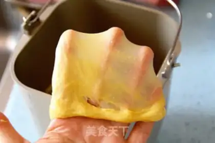Make Onion pine toast step 1