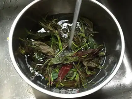 Make Fried eggs step 1