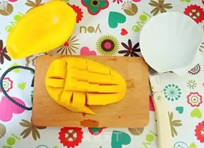 Make Cut the mango step 1