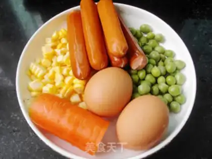 Make Yangzhou fried rice step 1