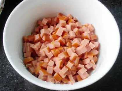 Make Yangzhou fried rice step 2
