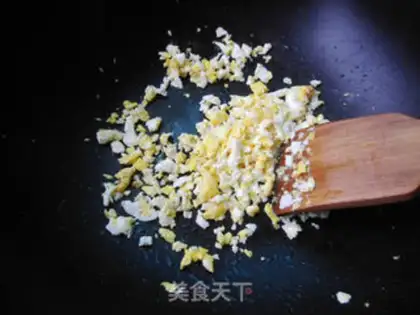 Make Yangzhou fried rice step 7