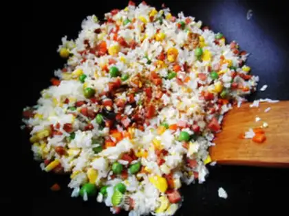 Make Yangzhou fried rice step 10