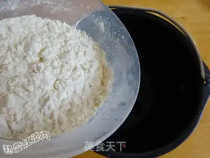 Make Sesame sauce, red sugar rolls step 1