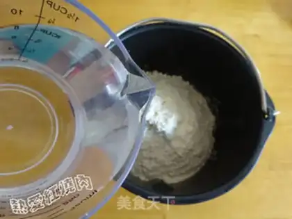 Make Sesame sauce, red sugar rolls step 2