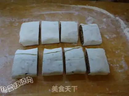 Make Sesame sauce, red sugar rolls step 11