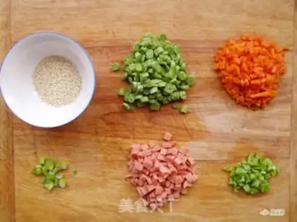 Make Five eggs of fried rice step 2
