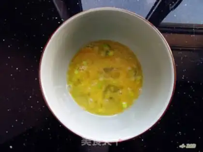 Make Five eggs of fried rice step 3