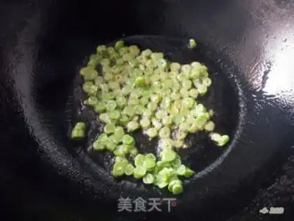 Make Five eggs of fried rice step 5