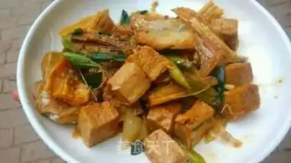 Make The salted fish scabbles are frozen tofu step 4