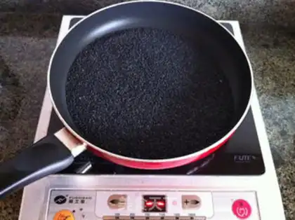 Make Homemade black sesame sauce step 0
