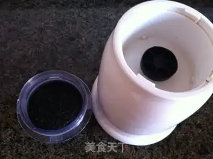 Make Homemade black sesame sauce step 1