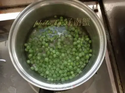 Make Salad of salmon step 1