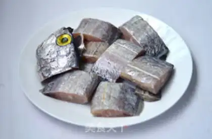 Make Onion roasted fish step 1