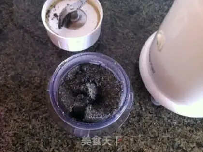 Make Homemade black sesame sauce step 3