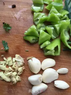 Make Little onion chicken wings step 2