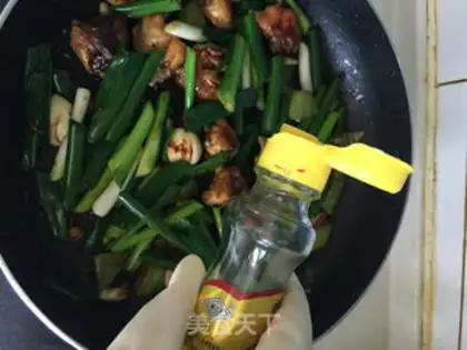 Make Little onion chicken wings step 7