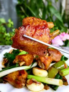 Make Little onion chicken wings step 9