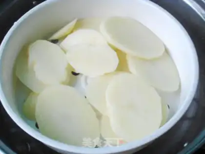 Make walnut potatoes step 1