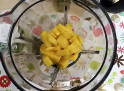 Make Mango milkshake step 0