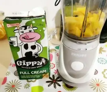 Make Mango milkshake step 1