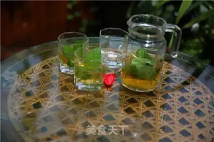 Make Iced honey mint tea step 4