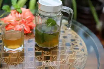 Make Iced honey mint tea step 5