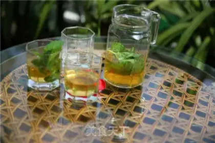 Make Iced honey mint tea step 6