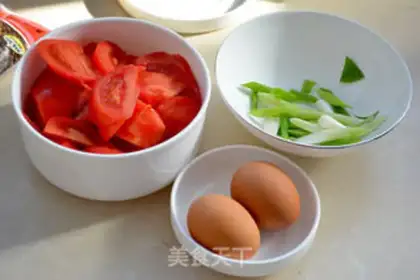 Make Tomato fried eggs step 0