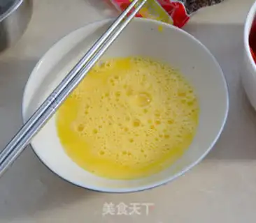 Make Tomato fried eggs step 1