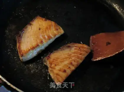 Make Fried salmon and butter and salad step 10
