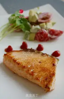 Make Fried salmon and butter and salad step 12