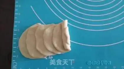 Make Rose bread step 3