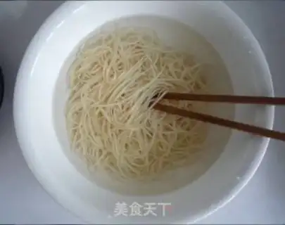 Make Spicy sauce noodles step 3