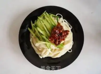 Make Spicy sauce noodles step 5