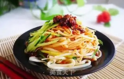 Make Spicy sauce noodles step 6
