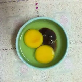 Make Cyclops fried eggs step 1