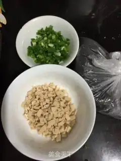 Make Onion omelet step 0