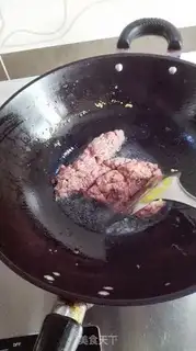 Make Spicy beef sauce step 1